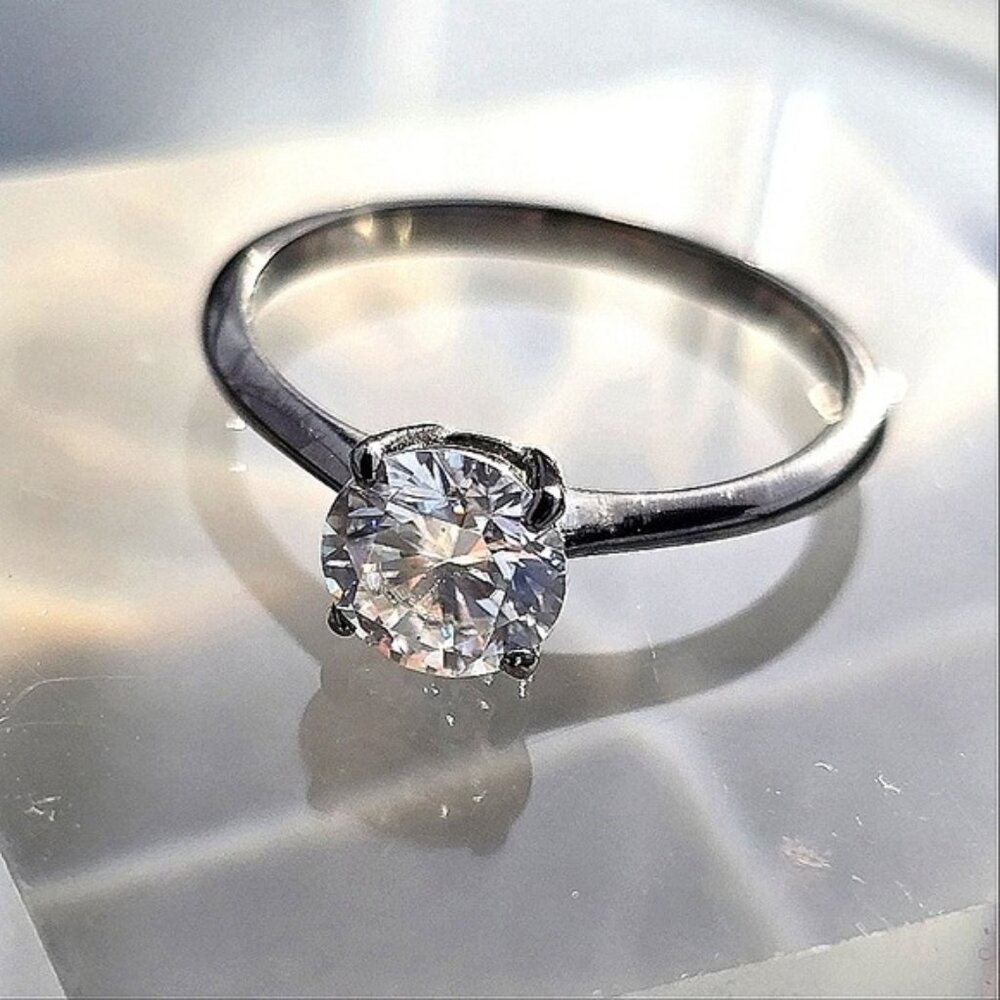 925 Sterling Silver Ring Sz 7 with Moissanite Gemstone 6mm